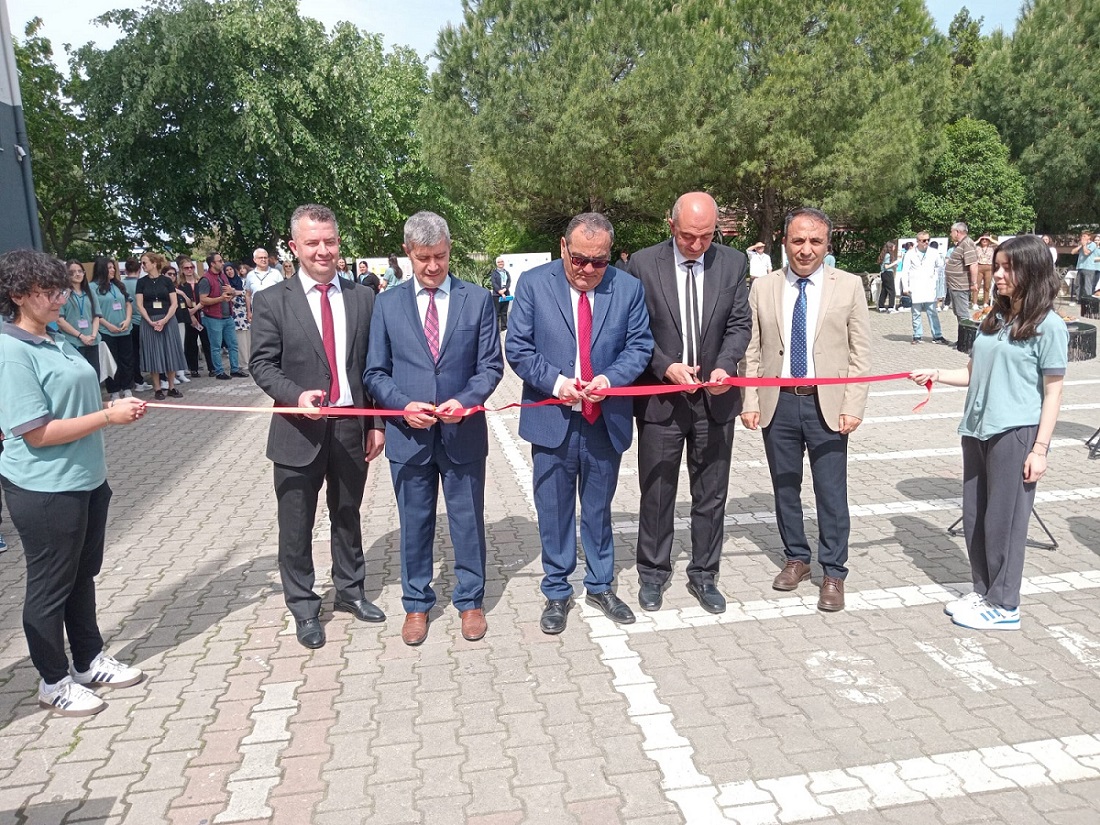 Kaymakamımız Mehmet OKUR Sedat Karan Anadolu Lisesi 4006 TÜBİTAK Bilim Fuarı Açılışına Katıldı