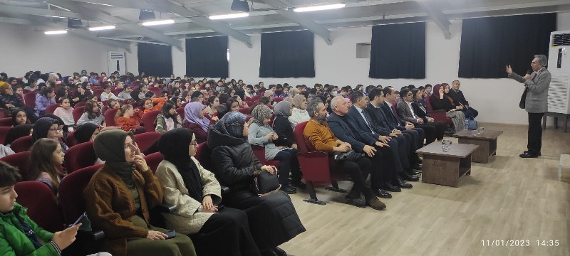 İlçemizde Öğrencilerimizi Yazarlarımızla Buluşturmaya Devam Ediyoruz